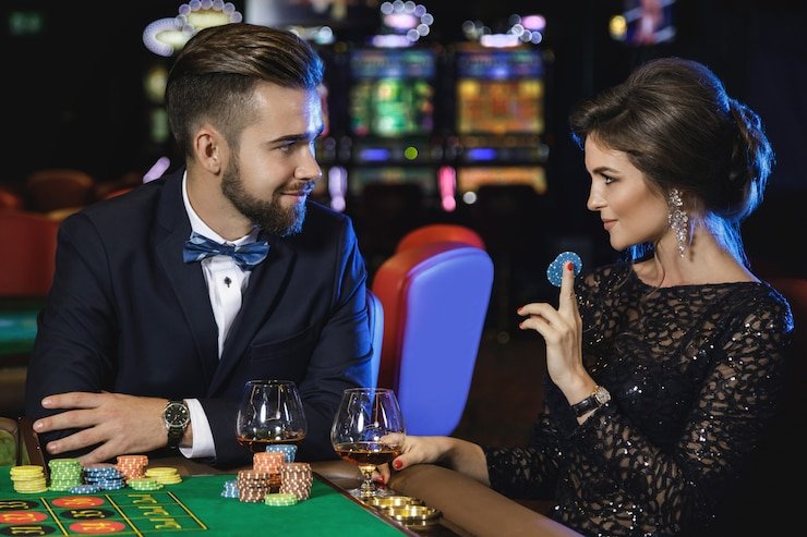 Live Number Pattern draw broadcast showing dealer and spinning mechanism Live Number Pattern draw broadcast showing dealer and spinning mechanism